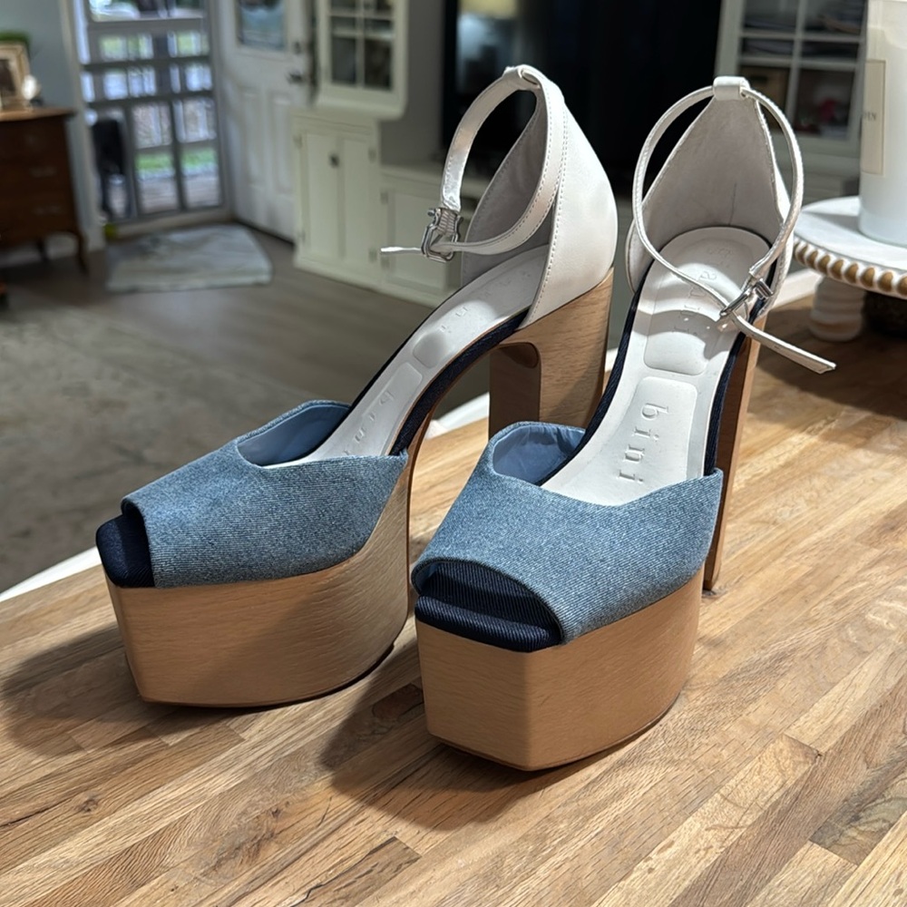 Gianni Bini platforms.